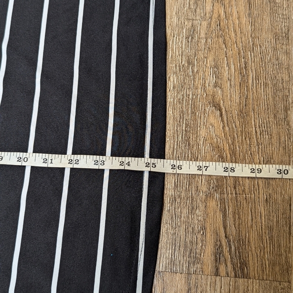 Emery Rose| Black and White Striped T-shirt - Picture 6 of 7